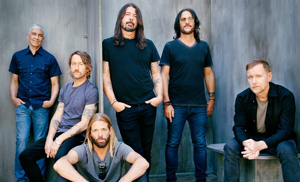 Foo Fighters band posing
