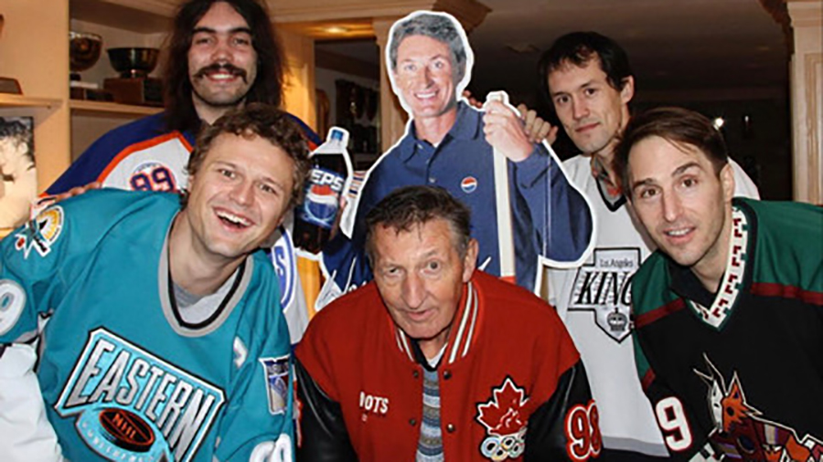 Menno posing with Walter Gretzky