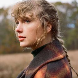 Taylor Swift posing outside