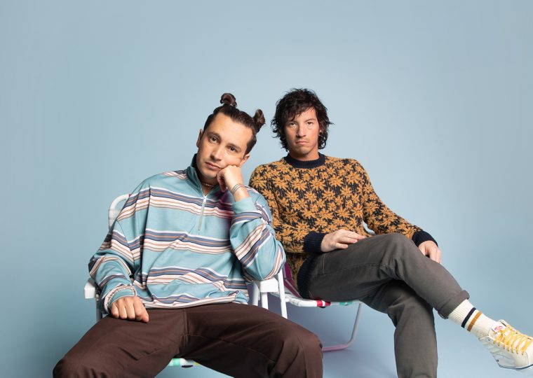 Twenty One Pilots bandmates posing