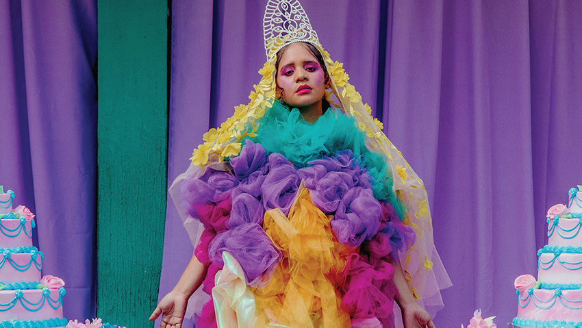 LIDO Pimienta posing