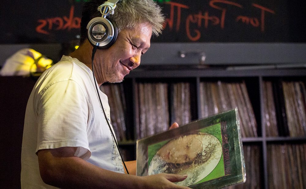 Jang Dal Im listening to record