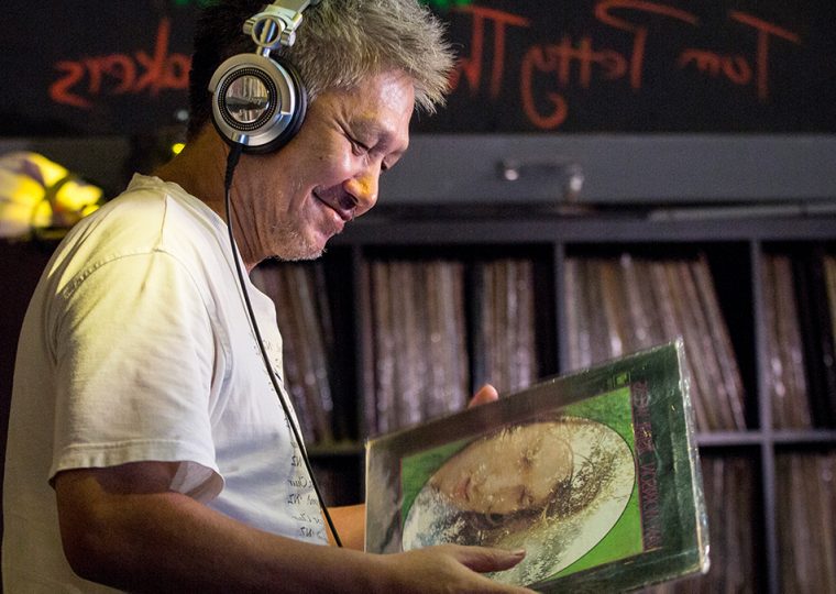 Jang Dal Im listening to record