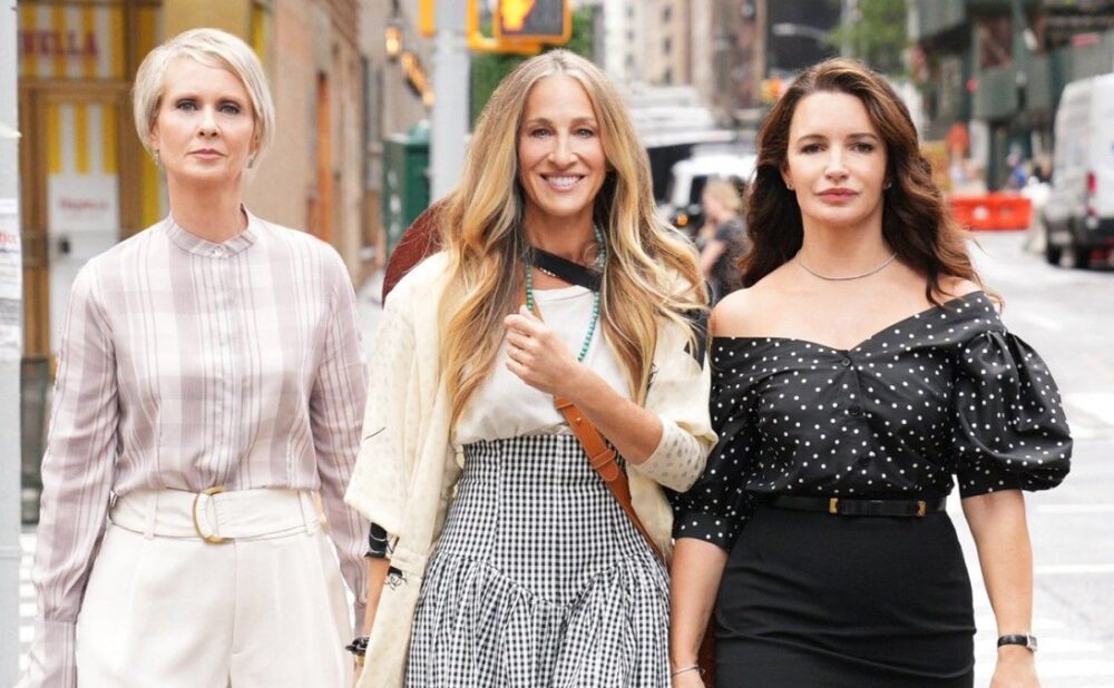 Sex in the City cast walking down a street