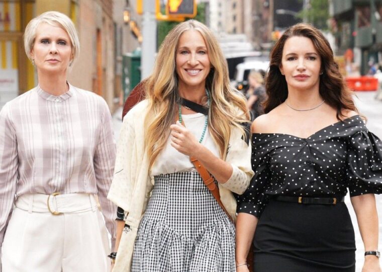 Sex in the City cast walking down a street